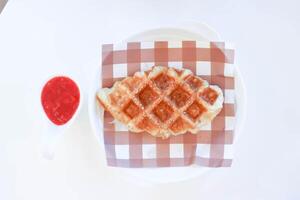 croffle o gofre o cuerno , francés cuerno o francés un pan con azúcar foto