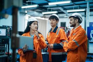 un grupo de robótica ingenieros trabajando con programación y manipulando robot mano, industrial robótica diseño, alto tecnología instalación, moderno máquina aprendiendo. masa producción automáticas. foto