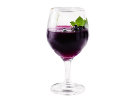 cassis jus Profond violet cassis jus dans une moderne angulaire verre cassis et feuilles spectaculaire png