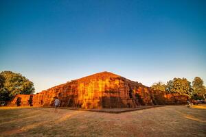 paisaje histórico parque. el antiguo templo ese regalos humanos es situado en de tailandia histórico ciudad. mundo herencia. foto