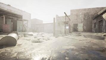 verlaten fabriek Oppervlakte met vernietigd gebouwen en aambeien van vuilnis video