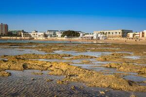 antiguo casa de baños en el playa de 'la caleta', uno de el más famoso sitios en el ciudad de Cádiz, España foto