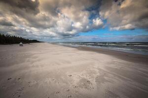 un ver de hermosa arenoso playa en leba ciudad, báltico mar, Polonia foto