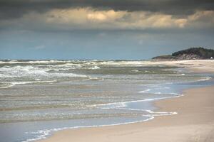 un ver de hermosa arenoso playa en leba ciudad, báltico mar, Polonia foto