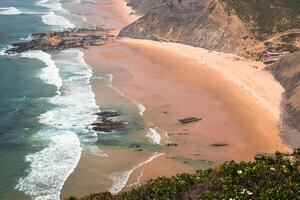 arenoso castelejo playa, famoso sitio para surf, algarve región, Portugal foto