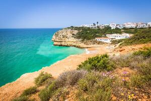 praia Delaware benagil playa en atlántico costa, algarve, Portugal foto