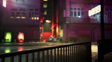 un bullicioso ciudad calle iluminado por el resplandor de luces de la calle a noche foto