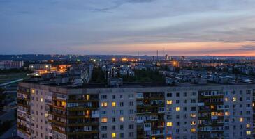 ver desde el techo de el noche severodonetsk antes de el guerra con Rusia 4 4 foto