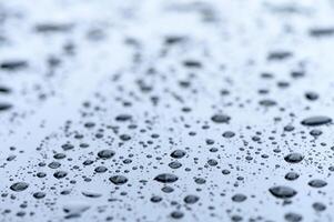 gotas de lluvia en el parabrisas de un coche 3 foto