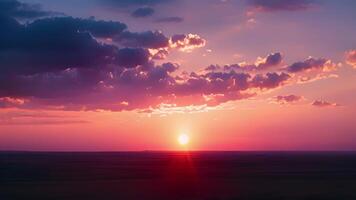 ein atemberaubend Sonnenuntergang auf das Horizont Gemälde das Himmel mit Rosa Orangen und Purpur video