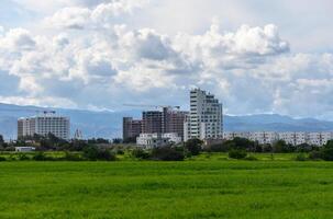 residencial complejo con blanco casas en Chipre 1 foto