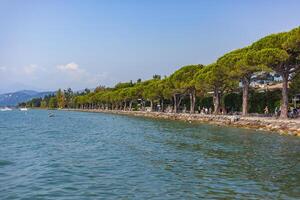 garda panorama ver desde lazise en Italia 3 foto