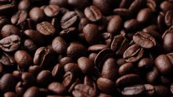 brun rostad kaffe böna bakgrund video