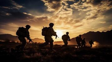 silueta de militar soldados con armas oscuro antecedentes. ley y militar concepto. alto calidad foto