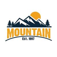 montaña puesta de sol logo modelo diseño vector