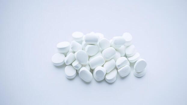 blanco pastillas en blanco antecedentes. parte superior ver foto