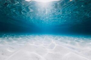 tropical azul Oceano con arenoso fondo en bahamas isla. submarino antecedentes foto