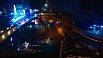 un lapso de tiempo de el calle a el céntrico en Osaka a noche alto ángulo foto