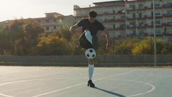 runt om de värld lura genomförde förbi en freestyler video