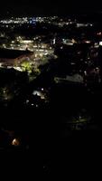 aérien verticale métrage de illuminé leighton buse ville de Angleterre pendant nuit. Angleterre uni Royaume, Mars 29, 2024 video