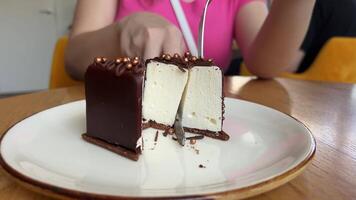 latte torta Turco latte dolce kazandibi con ghiaccio crema su superiore, vaniglia budino con ghiaccio crema video