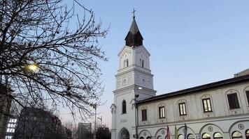 bukarest rumänien 2024-04-20 en uppsättning av videoklipp med annorlunda sevärdheter människor. verklig liv i en stor stad godkänd genom. video