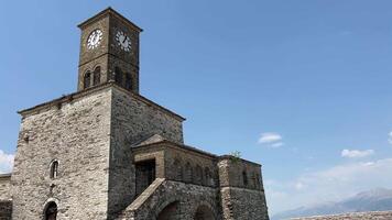 gjirokastra museu cidade é conhecido Como local de nascimento do a albanês comunista líder enver hoxa. unesco mundo herança site, otomano cidade video