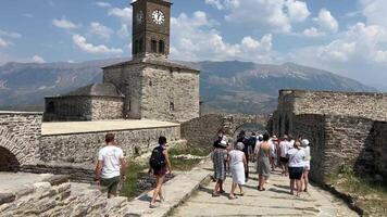 Albanië gjirokastra 25.05.2024 museum stad is bekend net zo geboorteplaats van de Albanees communistisch leider enver hoxha. UNESCO wereld erfgoed plaats, poef stad video