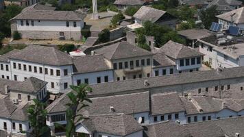 gjirokastra museu cidade é conhecido Como local de nascimento do a albanês comunista líder enver hoxa. unesco mundo herança site, otomano cidade video