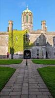 el Universidad de galway, cuadrilátero en Irlanda, arquitectura y puntos de referencia antecedentes video