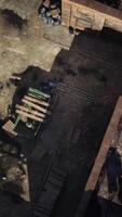luchtfoto van verlaten oude fabriek video
