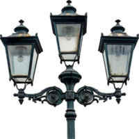 ancien rue lampe avec allumé ampoule fermer. png