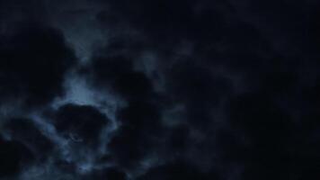 mystiek maan nacht lucht landschap van verlichte kosmos en maneschijn licht video