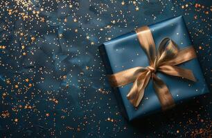 regalo caja con oro cinta en azul antecedentes foto