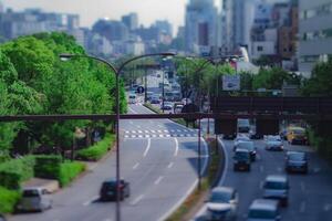 un miniatura ciudad calle a yasukuni avenida en tokio tiempo de día foto