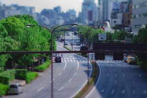 un miniatura ciudad calle a yasukuni avenida en tokio tiempo de día foto