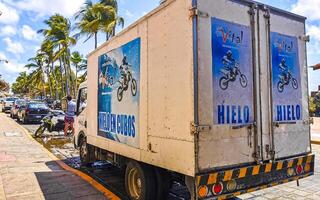 puerto escondido oaxaca mexico 2023 camiones mexicanos transportador de carga carros de entrega en puerto escondido mexico. foto