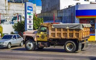 puerto escondido oaxaca mexico 2023 mexicano volquete compuerta tugurio camión camiones transportador en México. foto