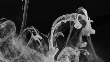 schwarz und Weiß abstrakt Hintergrund Filmaufnahme. abstrakt Beleuchtung, Rauch und Wellen video