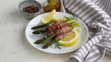 Asparagus baked with bacon video