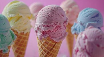 vistoso hielo crema en un gofre cono foto