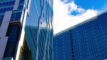 A timelapse of the cloud reflecting the mirror of the building in Tokyo video