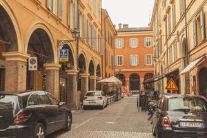 modena Italia 1 octubre 2020 modena s callejón con histórico edificios foto