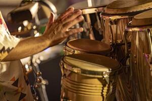 tribal del baterista manos a noche foto