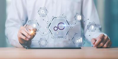 empresario demostración negocio proceso y flujo de trabajo con virtual diagrama de flujo,planificación y ajuste corporativo crecimiento metas ,negocio proceso mejoramiento ,negocio soluciones ,éxito estrategia pasos foto