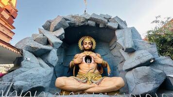 ver de Hanuman estatua en parmarth niketan ashram, rishikesh foto