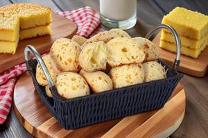 snack brasileño, pan de queso tradicional foto