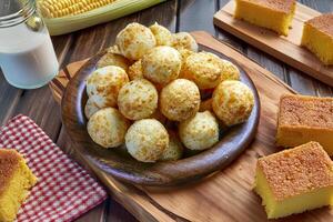 snack brasileño, pan de queso tradicional foto