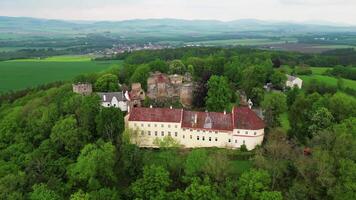 antenn kretsande se av slott och slott klenova i czechia video