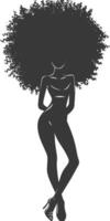 silueta mujer con afro pelo estilo lleno cuerpo negro color solamente vector